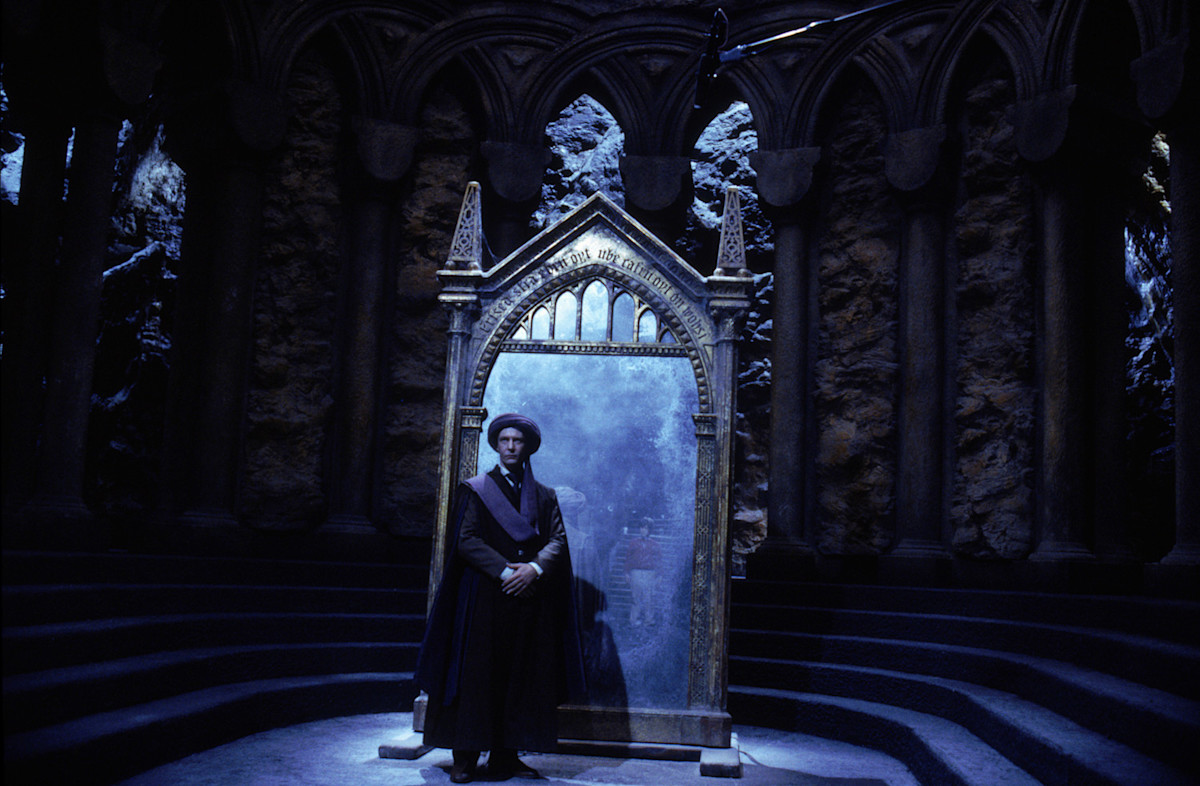 https://contentful.harrypotter.com/usf1vwtuqyxm/5aa0KEi2Si99PXCQIQeZyb/bfa8df5c3217c5fbe8ef2fd33b0b5640/HP-F1-philosophers-stone-quirrell-mirror-of-erised-harry-reflection-web-landscape?f=top&fit=fill&w=1200